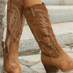 Women's low-heeled cigarette boots