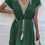 Solid color short-sleeved lace V-neck waist dress
