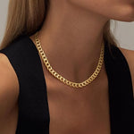 Minimalist gold necklace